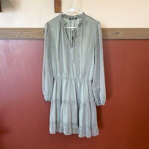 Chic Long-Sleeve Dress in Soft Gray